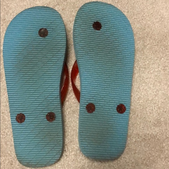 Oshkosh cherry flip flops size M (2-3) - Picture 2 of 4